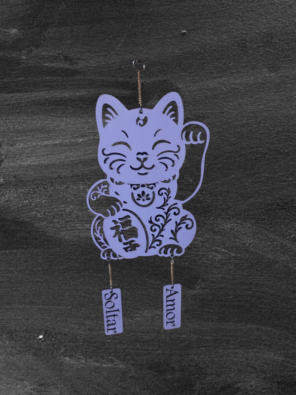COLGANTE NEKO 16CM FIBROFACIL C/ CADENA COLOR