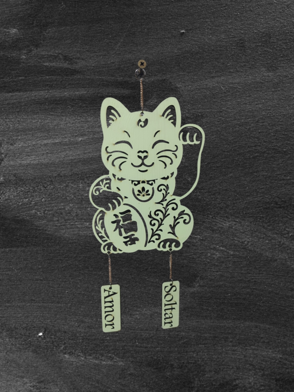 COLGANTE NEKO 16CM FIBROFACIL C/ CADENA COLOR